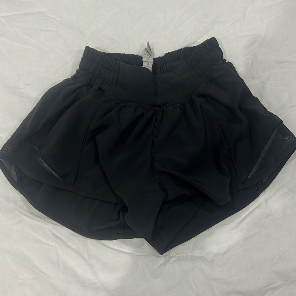 Size 0 hotty hots 2 inch black shorts